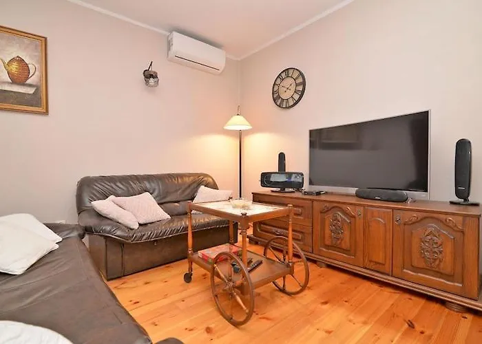 With Private Sauna And Garden *